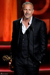 组图：凯文-科斯特纳凭《海菲茨》夺迷你剧最佳男主角