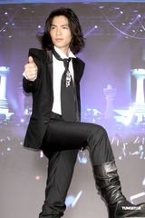 高清：萧敬腾推出“洛克先生”演唱会DVD