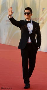 组图：金鸡百花闭幕红毯 俊男美女群星闪耀