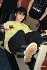 组图：严爵为林书豪创作歌曲 失恋寄情于工作