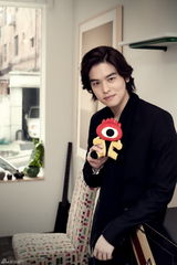 高清图：韩星李章宇曝与恩静台前幕后 最喜欢梁朝伟