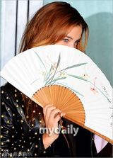 组图：名模芭芭拉-帕尔文赴韩宣传显亲和