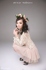 组图：张嘉倪时尚杂志写真 妆容精致娇俏迷人