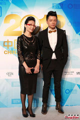 组图：时尚大典星光熠熠 黄渤嘻哈装亮相