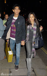 高清组图：《贫民富翁》情侣伦敦秀浪漫