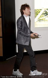 幻灯图集：《放逐的石头》亮相 滚石主唱贾格尔助阵