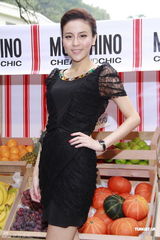 组图：谢婷婷曝锋芝同吃团年饭 阿Sa否认会秘婚