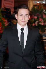 组图：毛舜筠为女儿放弃吸金 为其拍拖打预防针