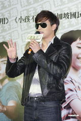 组图：陈晓东新片上演裸奔 巫启贤饰演黑社会老大