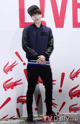 组图：具荷拉朴信惠等靓装出席时尚Party