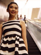 组图：李晨周冬雨等助阵某时尚活动颁奖礼