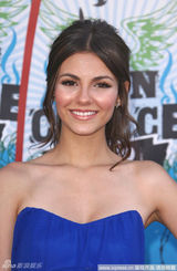 高清组图：青少年选择奖 维多利亚蓝裙性感迷人