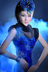 高清图：林鹏百变造型拍写真 清秀妖娆一念间