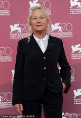 组图：《过路天使》发布 主演亮相搞怪玩大跳