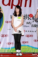 组图：周冬雨窦骁香港宣传《山楂树之恋》