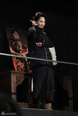 组图：许晴《如梦》秀舞技 破尺度热吻“女同”