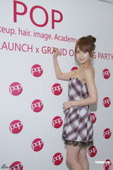 组图：女优吉泽明步来港避传媒 微博遭网友抗议