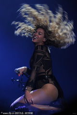 组图：碧昂斯产后首登台热辣开唱