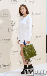 组图：张根硕少女时代等背靓包光鲜出席活动