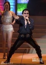 组图：高凌风生前旧照帅气 患癌后满头白发