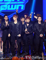 组图：神话合体回归夺《Countdown》冠军风采依旧