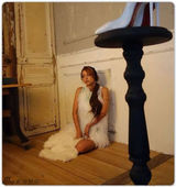 组图：安室奈美惠梦幻白裙 做甜美公主梦