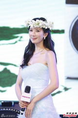 组图：林志玲花仙子造型卖萌表演吃樱桃挤眼睛