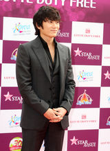 高清组图：宋承宪崔智友rain等出席乐天纪念仪式