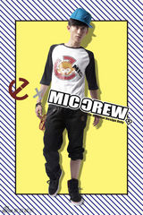 高清图：张一山入学转型潮男 街头造型显青春时尚