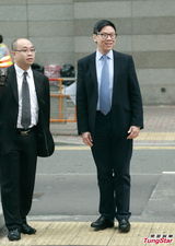 组图：陈志云贪污案重审 王喜陪同表情轻松