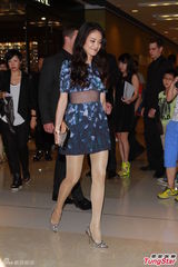 组图：舒淇性感露腰装露下半球胸线