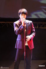 组图：神话JunJin圣诞台北开唱 秀中文引粉丝狂呼