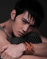 组图：徐正曦写真性感湿身 眼神迷离魅力难挡