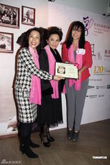 组图：《桃姐》票房大好 叶德娴宣传防癌资讯