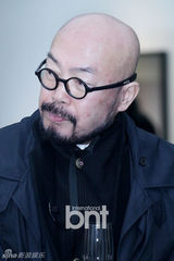 组图：韩时装设计师李尚峰办个人裸体艺术展