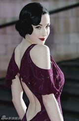 组图：脱衣舞娘蒂塔情趣闺房探秘 生活香艳奢华