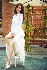 组图：孙雅纯白温婉写真 气质动人显清新