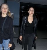 组图：女神朱莉心中的女神 其母珍贵旧照曝光