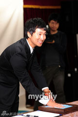 组图：韩星朴海日担任首尔老年人电影节形象大使