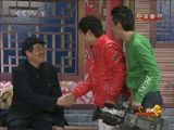 幻灯图集：赵本山小品《捐助》亮相 王小利抢眼