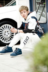 组图：TimeZ韩国街拍 展帅气青春活力