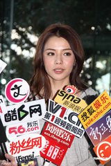 组图：Dream Girls香港宣传新EP 李毓芬被问罗志祥