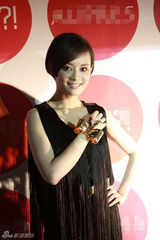 组图：孙俪小黑裙现身代言 发布新曲挑战热舞