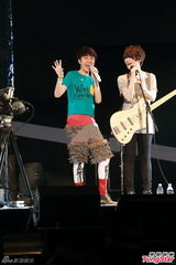 组图：苏打绿演唱会脱衣助兴 王菀之任嘉宾献唱