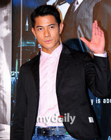 组图：郭富城梁家辉韩国釜山出席《寒战》发布会