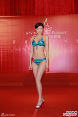 组图：候选亚姐泳装亮相 韩国选手压鼻否认整容