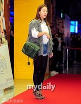 组图：李玹雨撑《结婚前夜》李准带可乐当观众