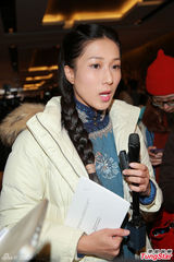 组图：胡杏儿钟嘉欣着古装贺杨潮凯江叮叮婚礼