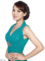 高清组图：美丽教主伊能静性感出镜 分享保养成果