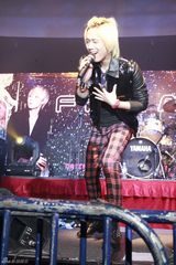 高清图：韩国组合FTIsland空降香港 花美男人气高